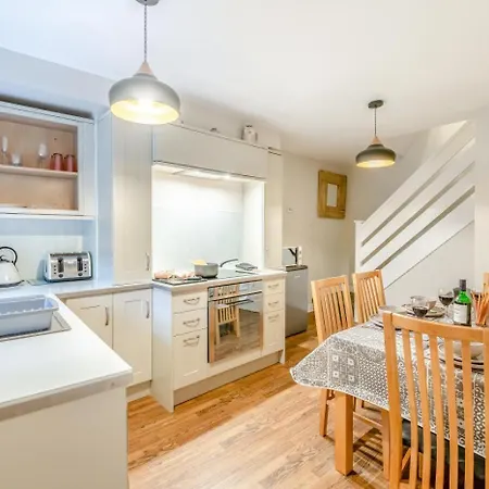 3 Bed In Oc-w418 Ferienhaus